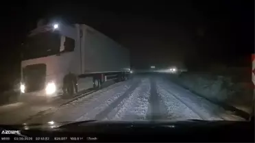 Kar yağışı nedeniyle kapalı olan İnegöl‑Domaniç karayolu