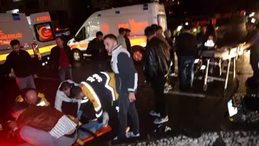 Kazanın fotoğrafı: kırmızı ışıkta geçen motosiklet ve çarpışan otomobil