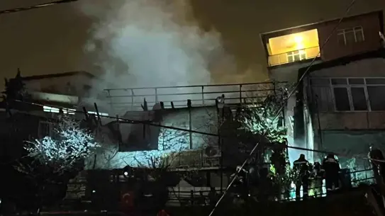Sarıyer'de Gecekondu Yangını: Anne ve Çocuklar Yaralandı, Duman Soluma Sorunu Yaşadı