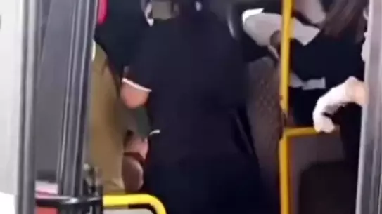 Doğum anındaki minibüs içi