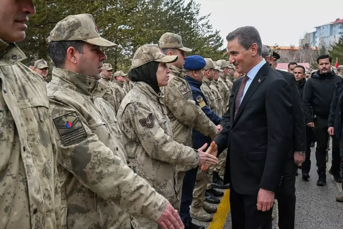 Erzurum Valisi Aydın Baruş, Bayramda Jandarma ve Polislerle Buluştu
