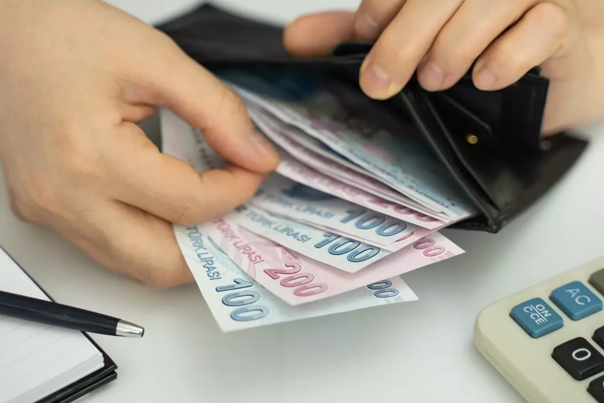 Motorin Fiyatları Rekor Seviyede: 5,18 TL’lik Zam Sonrası Litre Başına 75 TL