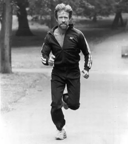 Chuck Norris dövüş sahnesi