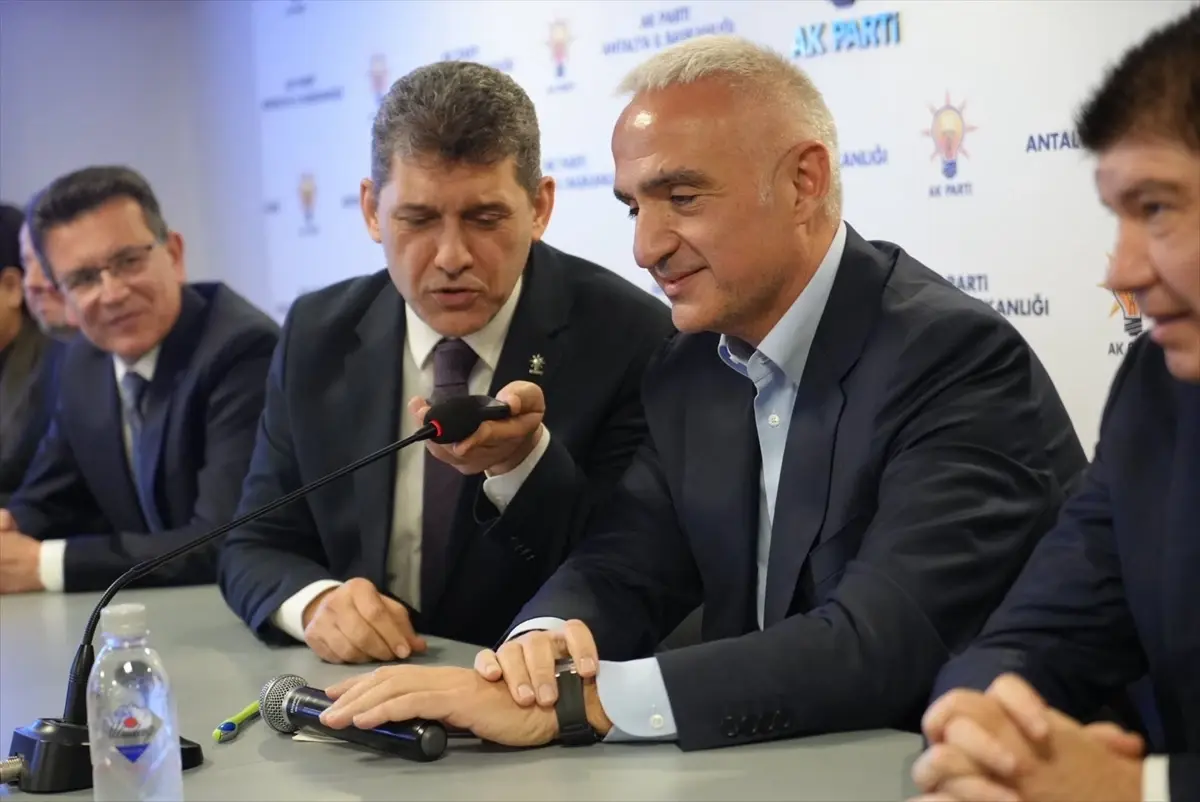 Erdoğan, Antalya'da AK Parti Teşkilatıyla Bayram Mesajını Telefonla Paylaştı