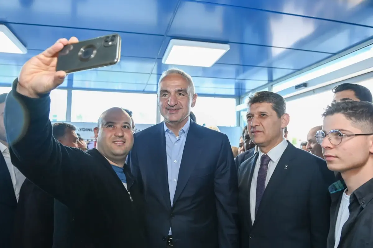 Erdoğan'ın Antalya'ya Sürpriz Telefonu: Bayramlaşma Programına Destek