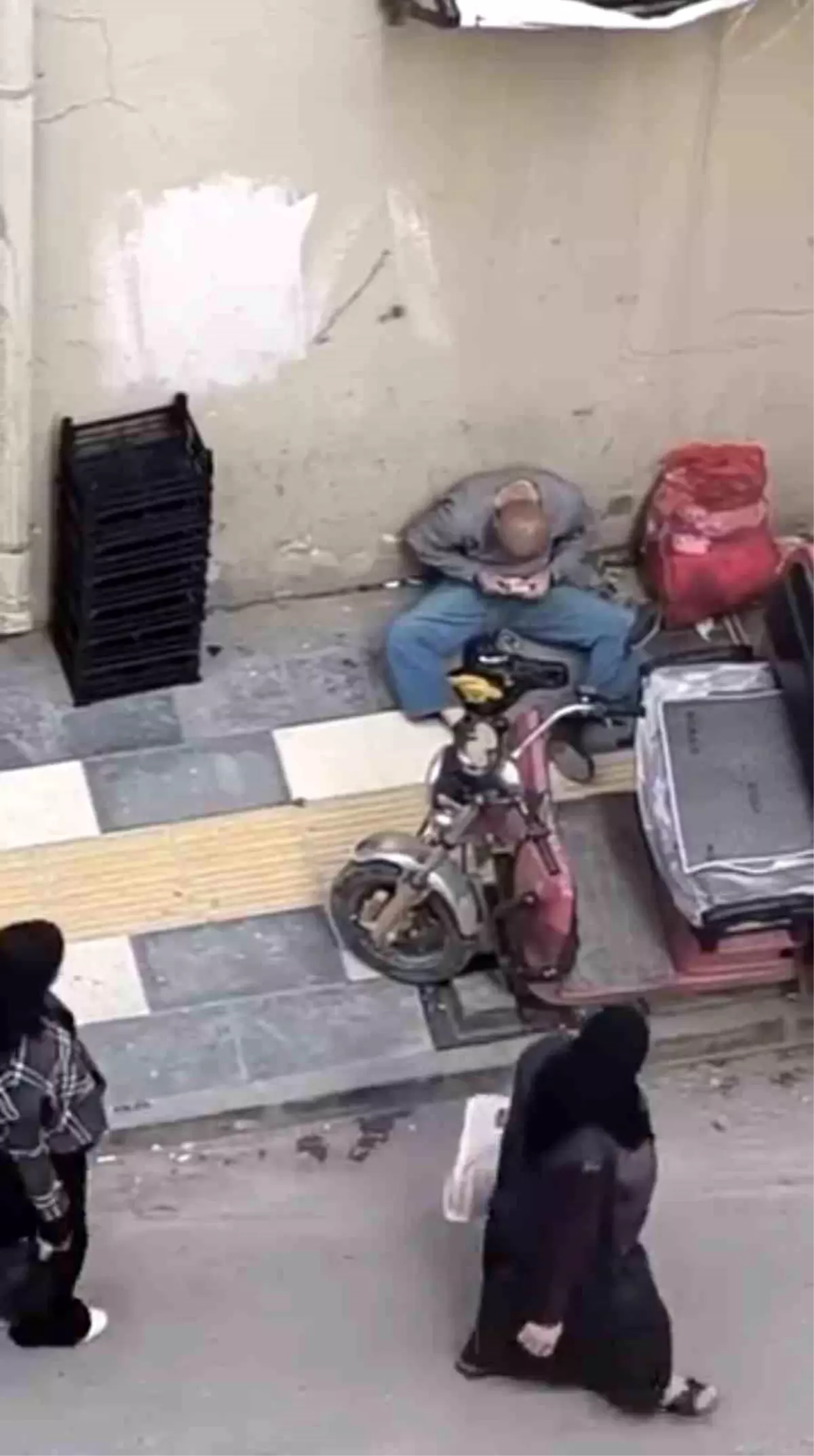 Mardin'de Dilenci Para Sayarken Kameraya Yakalandı