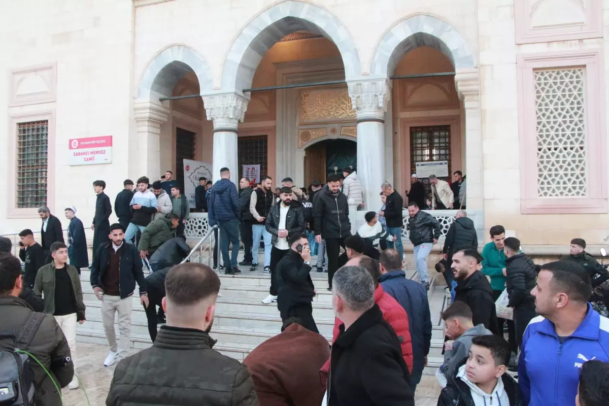 Adana’da Binlerce Mümin Sabancı Merkez Camii’nde Bayram Namazına Katıldı