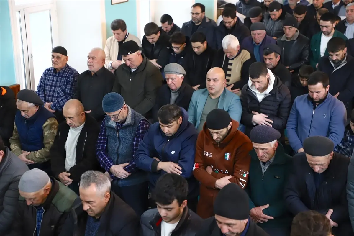 Bakü'de Ramazan Bayramı Namazı ve Kutlamaları Coşkuyla Gerçekleşti