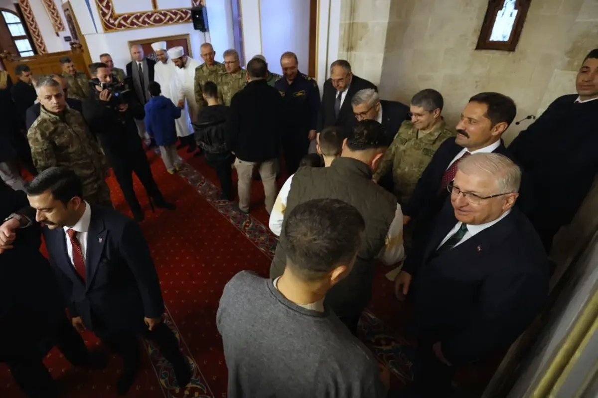 Yaşar Güler, Hatay'da Tarihi Camide Bayram Namazını Kıldı