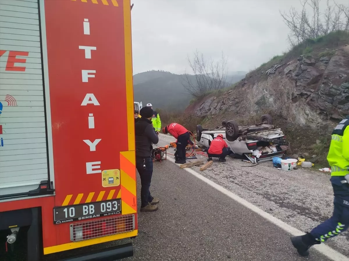 Balıkesir Dursunbey'de Araç Devrildi: 4 Kişi Yaralandı