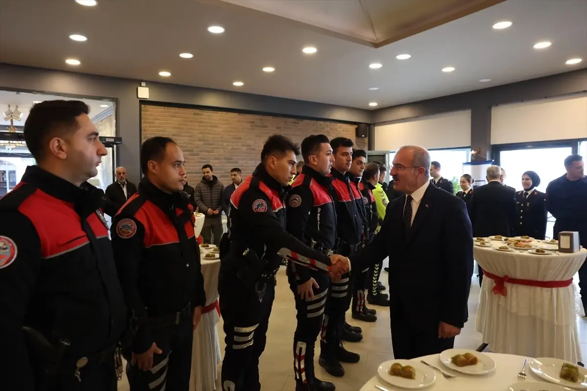 Çanakkale'de Bayram Coşkusu: Vali Toraman'dan Birlik Mesajı