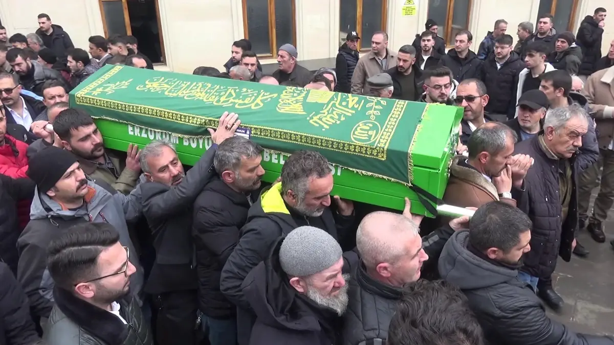 Erzurum’da Çatıdan Düşen Buz Sarkıtı Birini Öldürdü