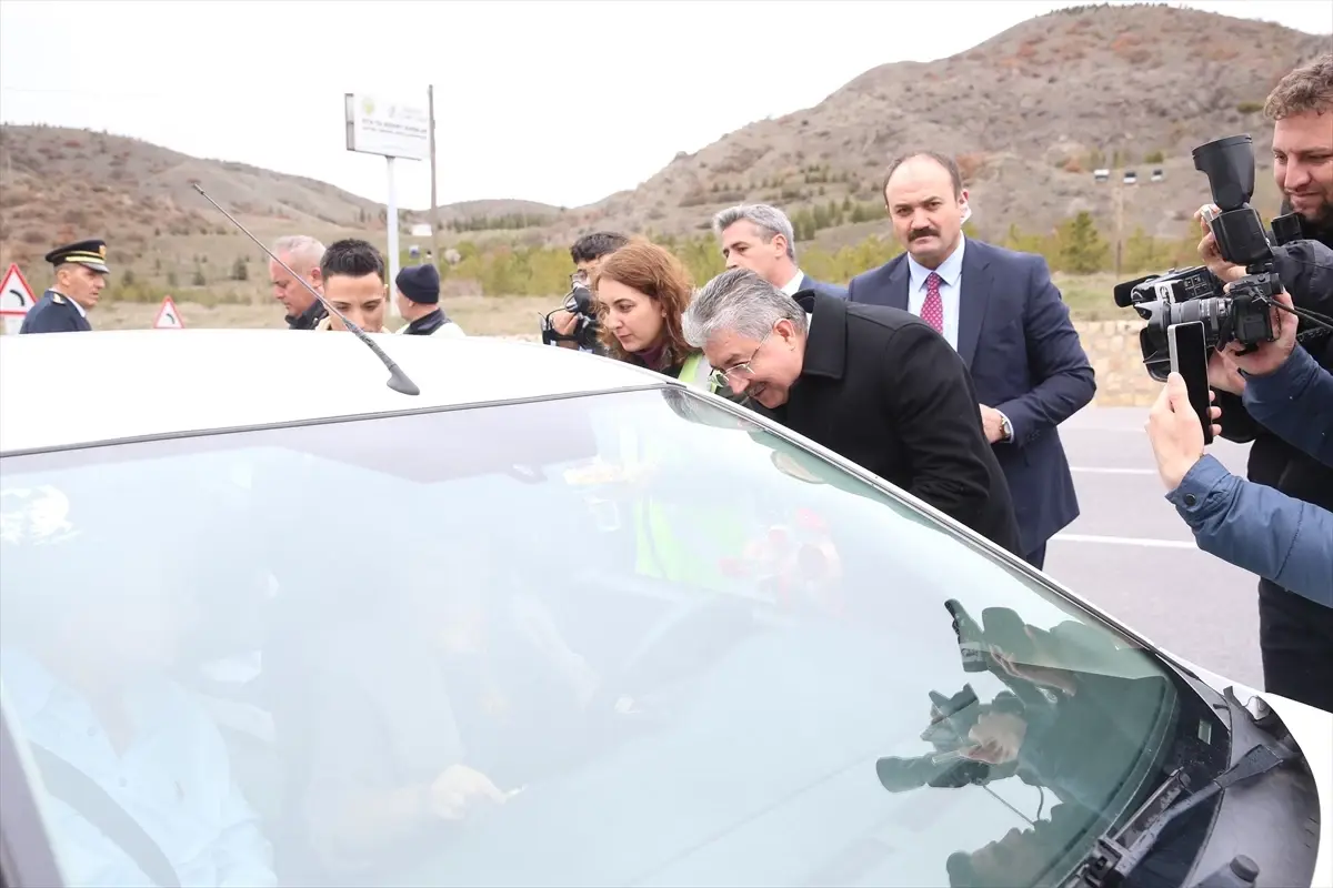 Eskişehir Valisi Yılmaz'dan Bayramda Trafik ve Sağlık Çalışanlarına Destek Ziyaretleri