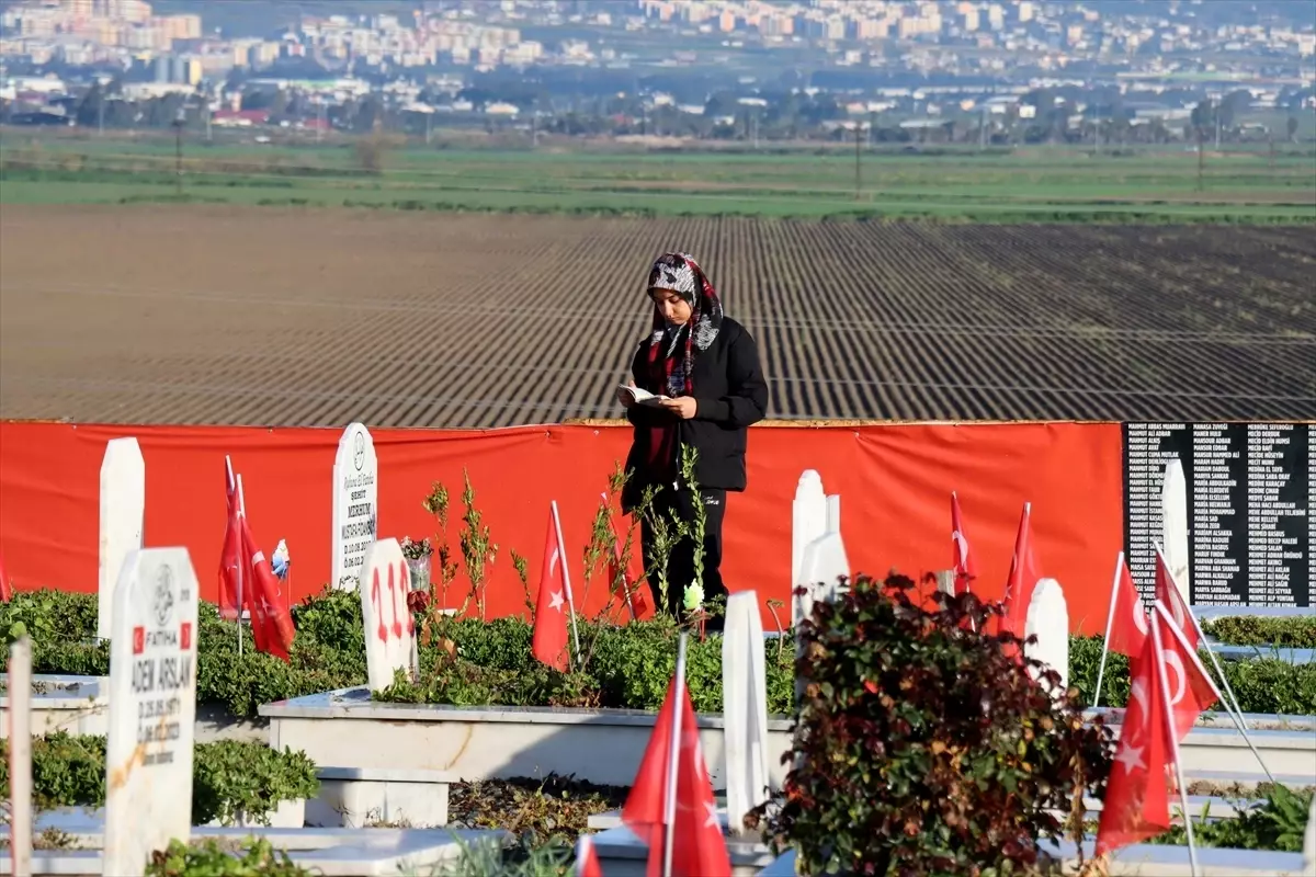Antakya’da Ramazan Bayramı’nın İlk Gününde Mezarlık Ziyareti ve Dualar
