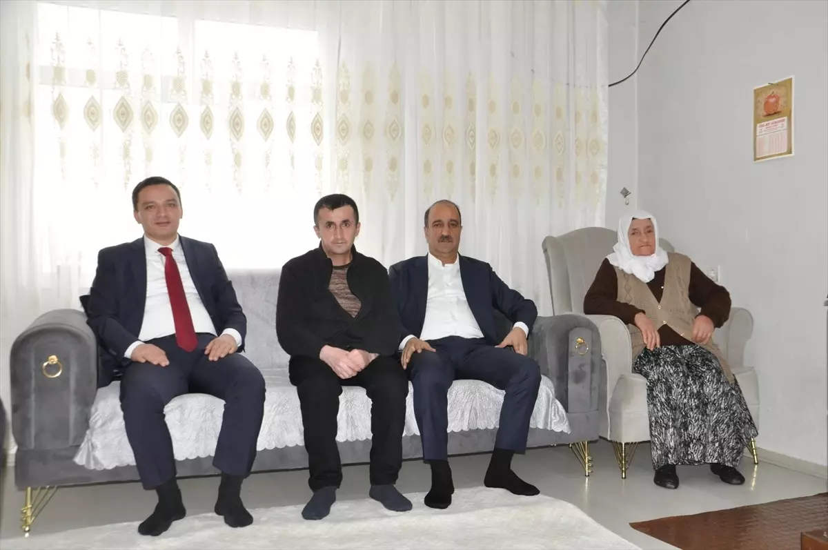 Hizan Kaymakamı Bilgin, Ramazan Bayramı'nda Şehit Ailelerini Yan Yana Görüştü