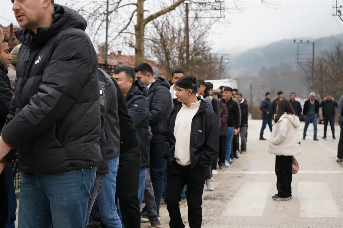 Eğirdir'de 200 Yıllık Bayram Sırası Geleneği Çocuklarla Coştu