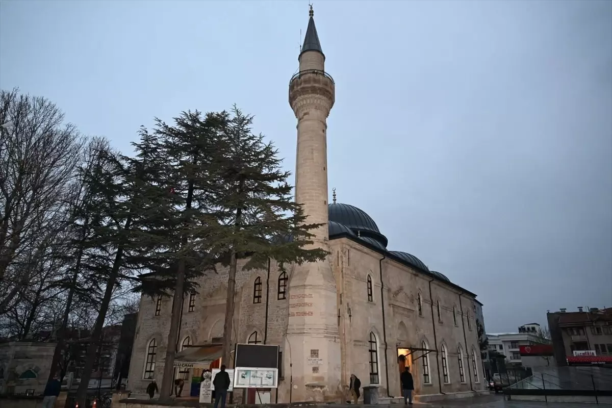 İsparta’da Tarihi Ulu Camii, Bayram Namazı ile Yeniden İbadete Açıldı
