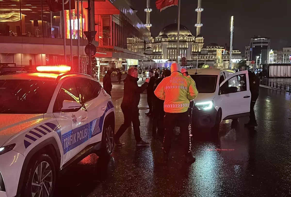 İstanbul’da Huzur Denetimleri: Polis Ekipleri Trafiği Kontrol Altına Aldı
