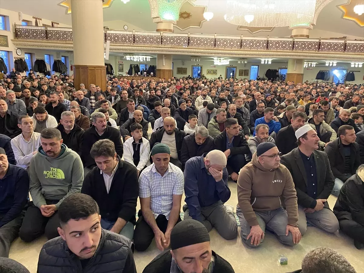 Kayseri ve Çevre Şehirlerde Bayram Namazı Coşkusu