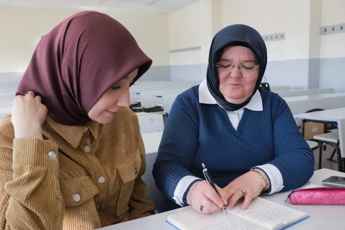 41 Yıl Sonra Üniversiteye İlk Adım: Hanife Karasungur’un İlham Verici Hikayesi