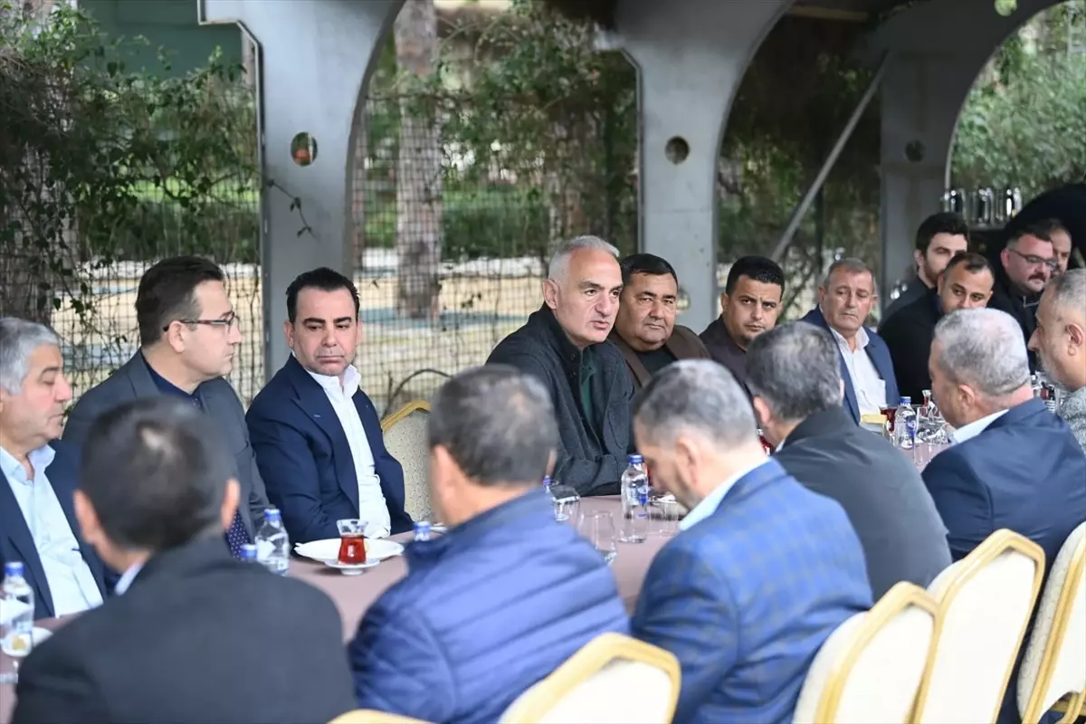 Bakan Ersoy, Antalya Belek'te Taksi Sürücülerine Destek Mesajı Verdi