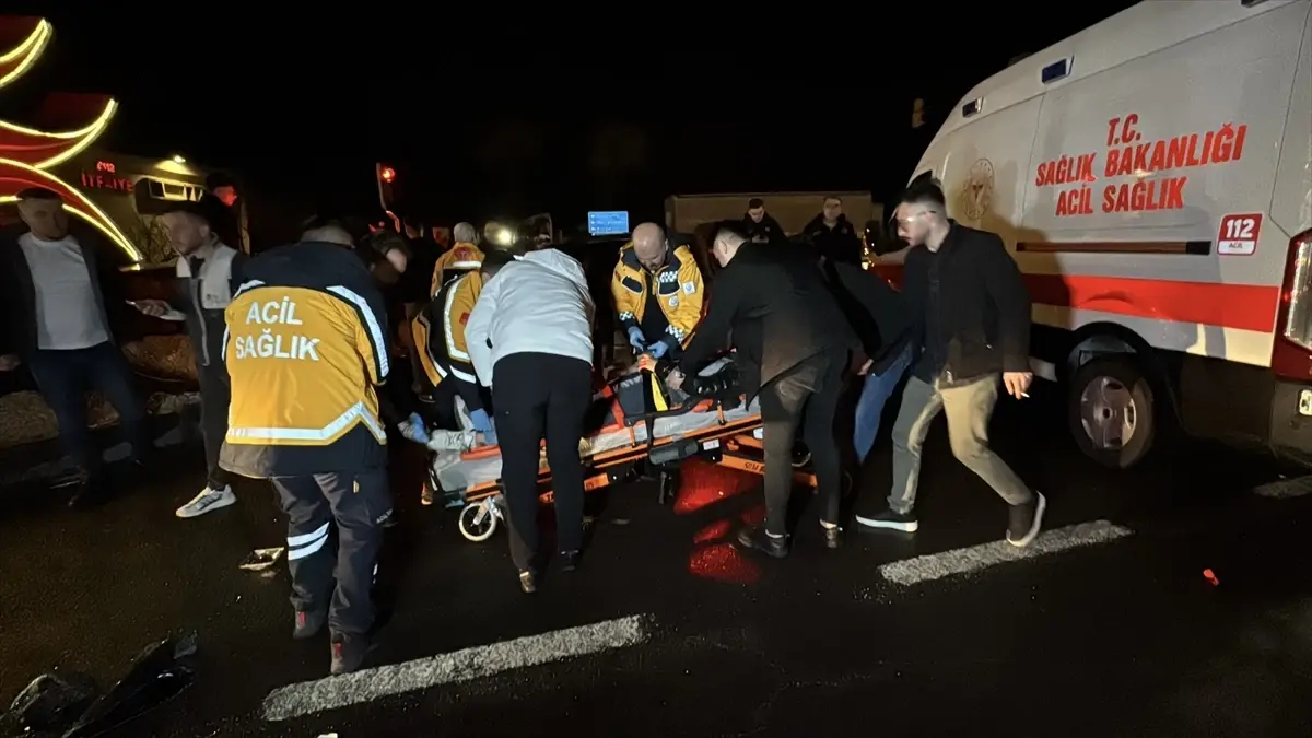 Nevşehir’de Motosiklet ve Otomobil Çarpışması: 3 Yaralı Hastaneye Kaldırıldı