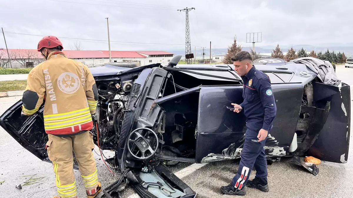 Kula’da Yağışlı Yolda Takla Atan Araç Sürücüsü Hayatını Kaybetti