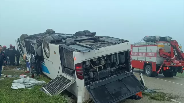 Kaza yerinde polis ve itfaiye