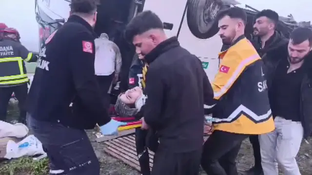 Kaza sonrası otobüs enkazı