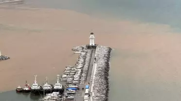 Alanya plajları çamurlu suyla kaplandı