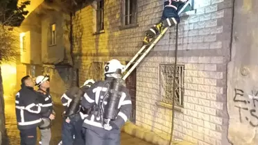 Yangın sonrası hasar görmüş ev