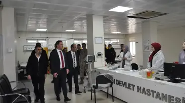 Kaymakam Bilgin ve vatandaşlar birlikte fotoğrafı