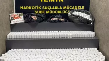 Ele geçirilen uyuşturucu hapların detaylı görüntüsü