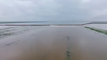 Patlamanın ardından su birikintisi