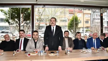 Tören alanındaki kalabalık