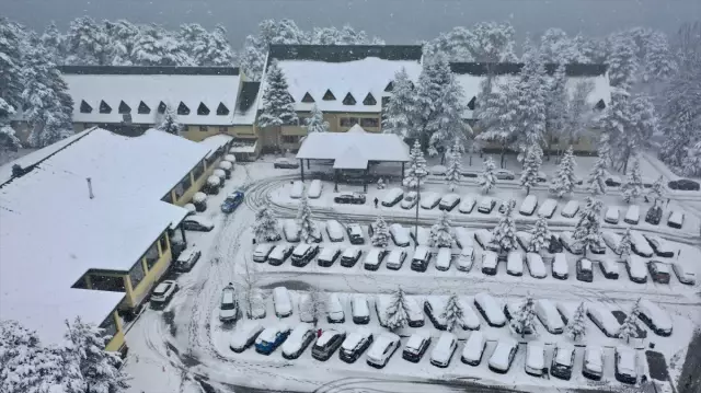 Karla kaplı Abant yürüyüş parkuru