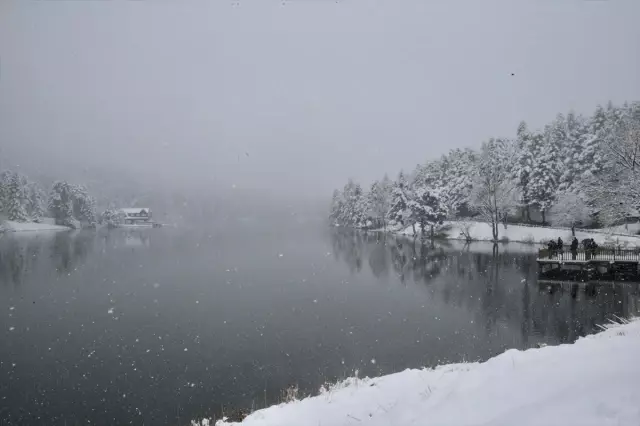Gölcük Tabiat Parkı'nda kar manzarası