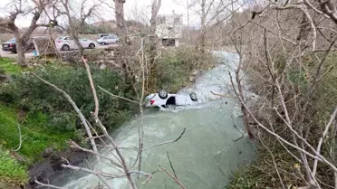 Dereye düşen otomobilin fotoğrafı