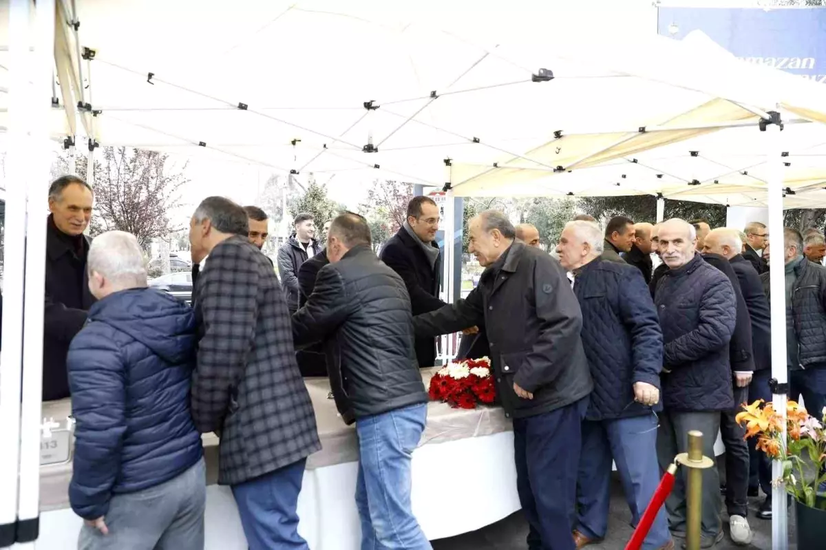 Akçaabat’ta Ramazan Bayramı Coşkusu: Atatürk Parkı’nda Protokol ve Vatandaş Buluştu