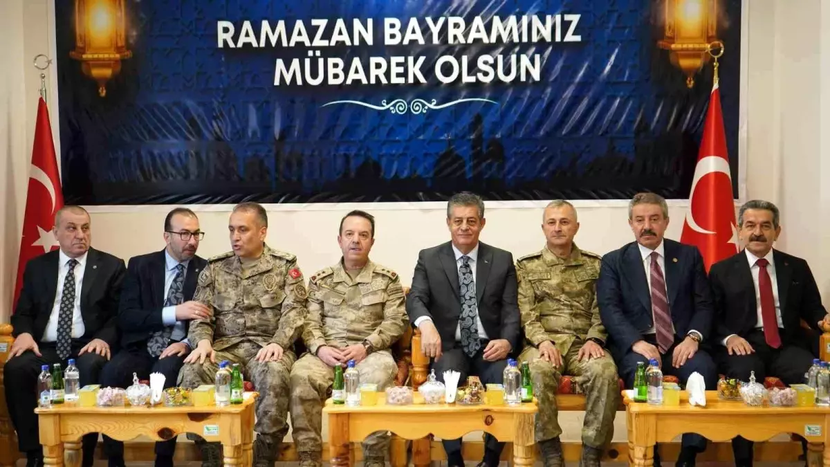 Şırnak'ta Ramazan Bayramı Coşkusu: Protokol ve Vatandaş Buluşması