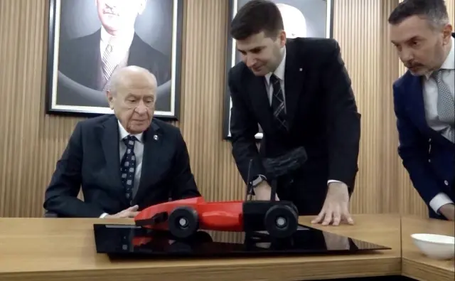 Göktay‑1 prototipi ön planda