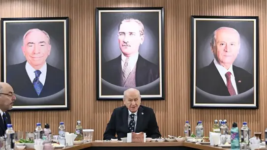 Bahçeli ve gençler