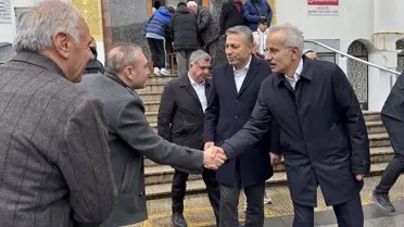 Bakan Uraloğlu'nun bayram namazı sonrası fotoğrafı