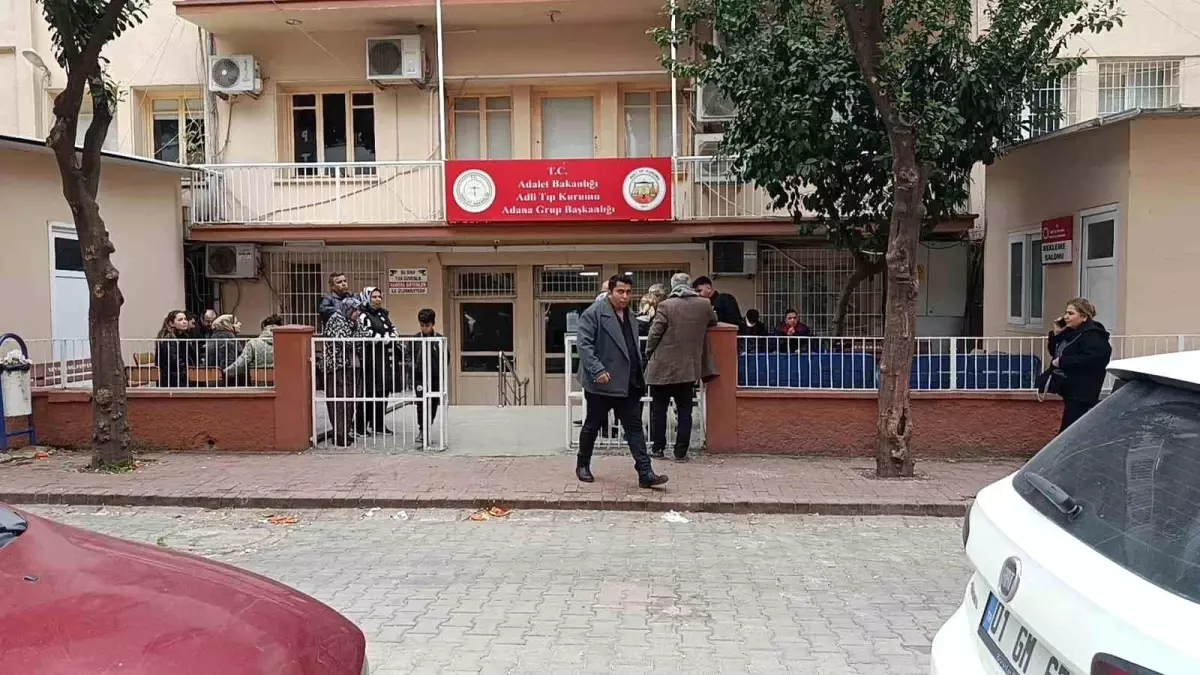 Adana'da bıçaklı saldırı sonrası olay yeri
