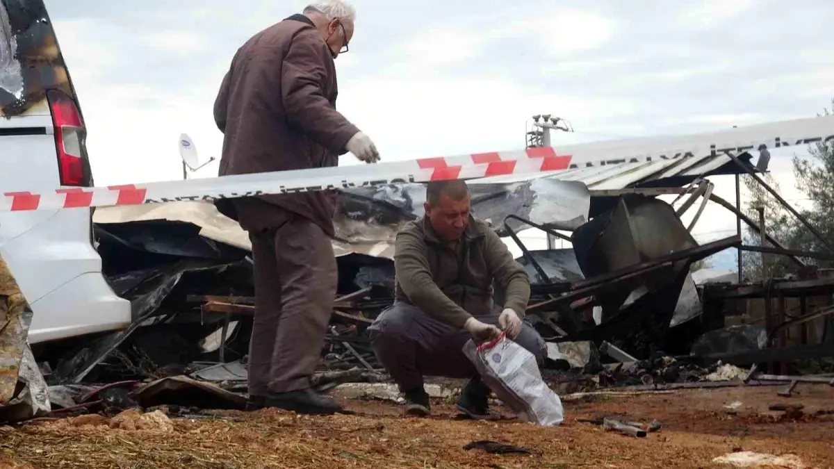 Yangın sonrası Antalya'da yıkılan seralar