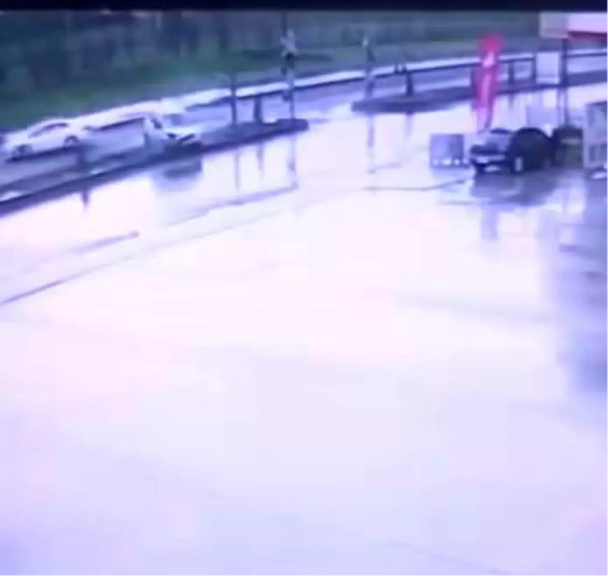 Diyarbakır’da Çarpışan İki Araç 2 Yaralıyı Kıyasıya Yara Bıraktı