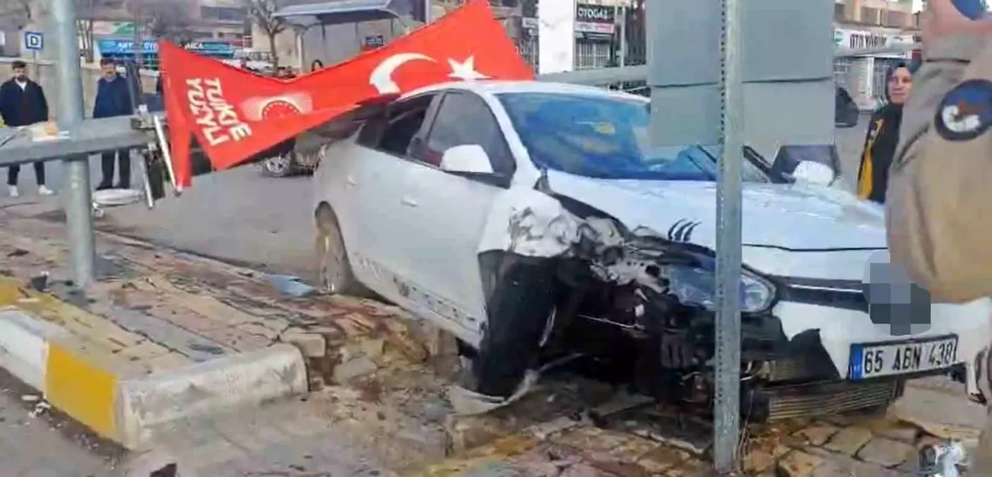 Erciş'te Trafik Kazası: Tek Yaralı, Soruşturma Devam Ediyor
