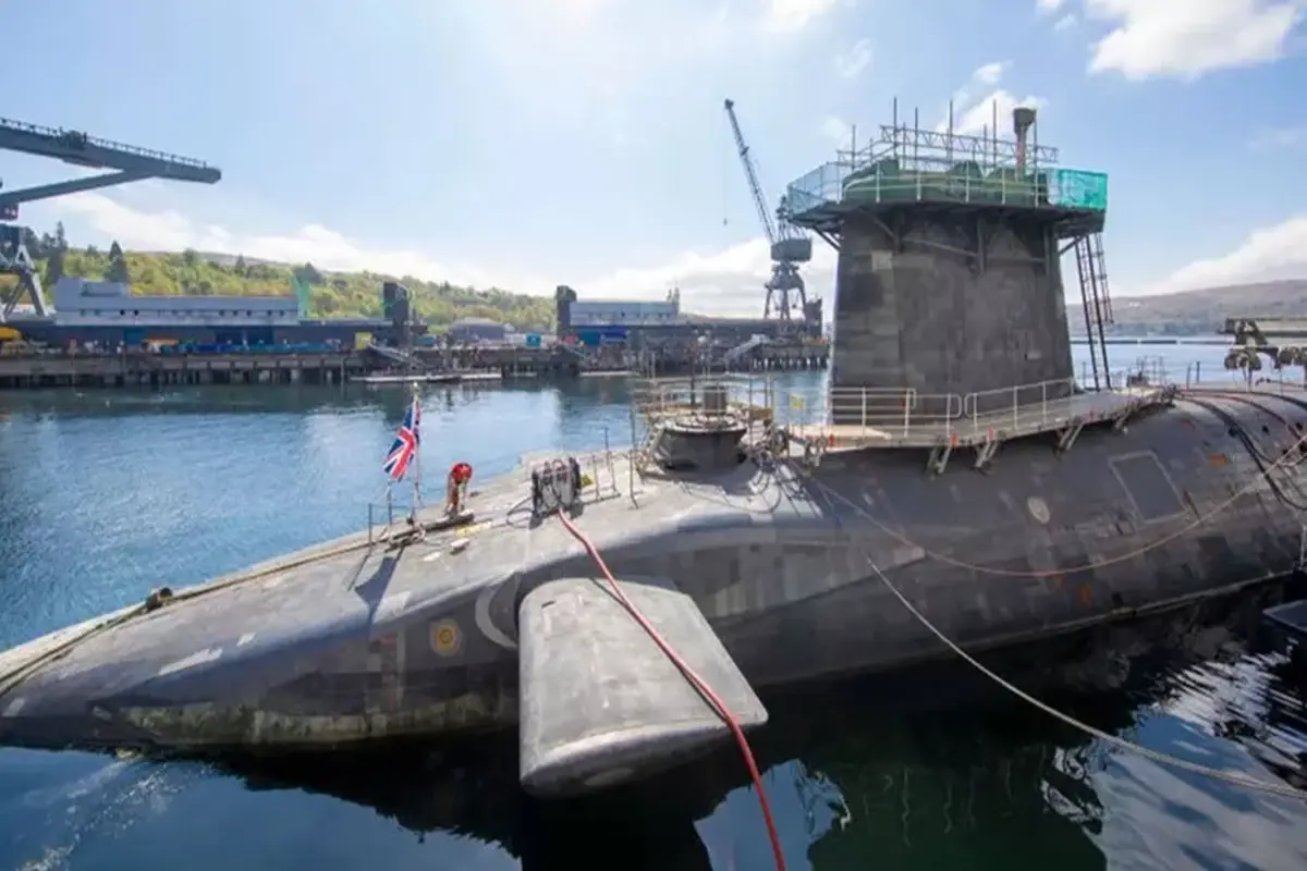 Faslane Donanma Üssü giriş görüntüsü