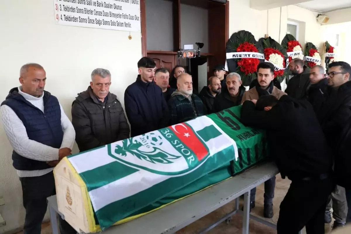 İstanbul’da Silahlı Saldırıda Ölen Futbolcu Kubilay Kaan Kundakçı’nın Duygusal Cenazesi