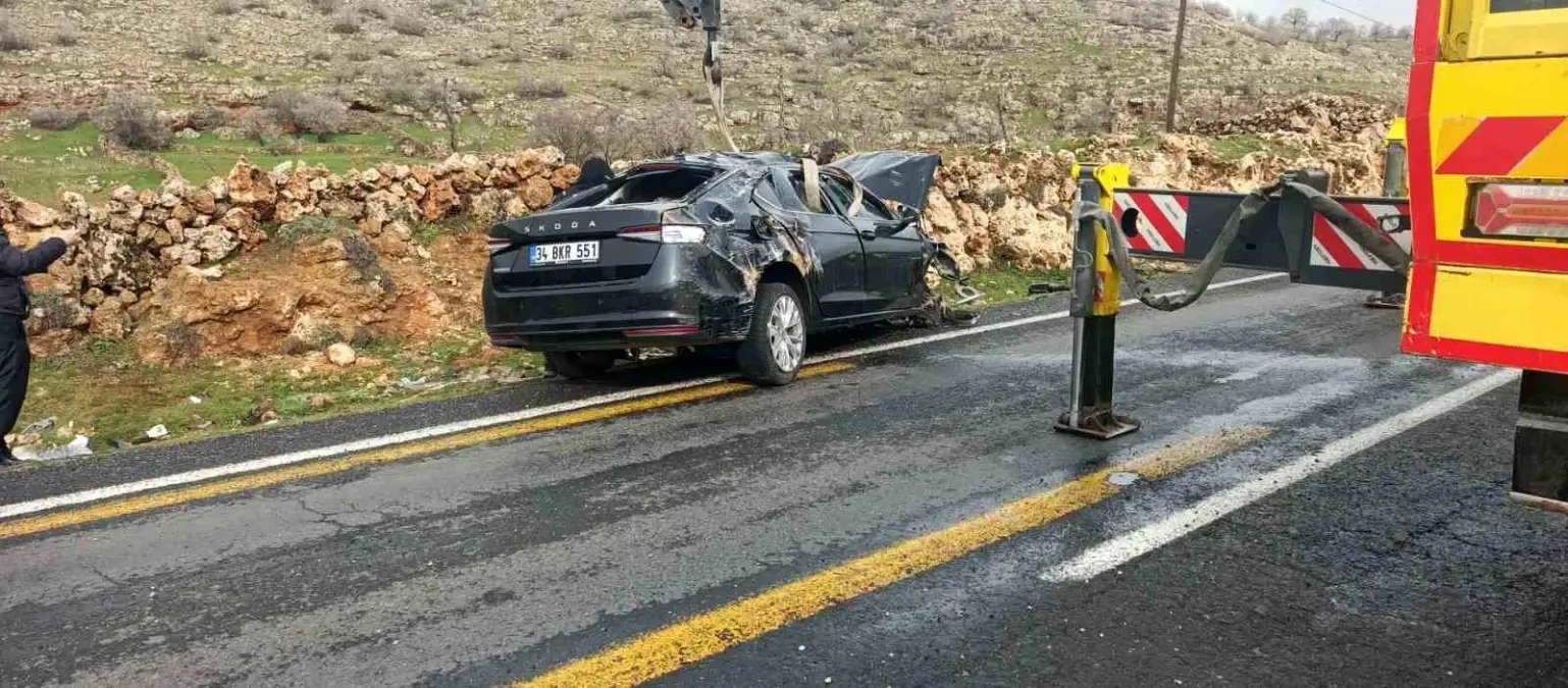 Midyat'ta Takla Atan Otomobilde 3 Kişi Yaralı